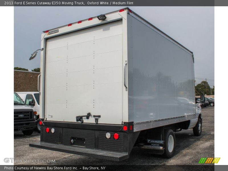 Oxford White / Medium Flint 2013 Ford E Series Cutaway E350 Moving Truck