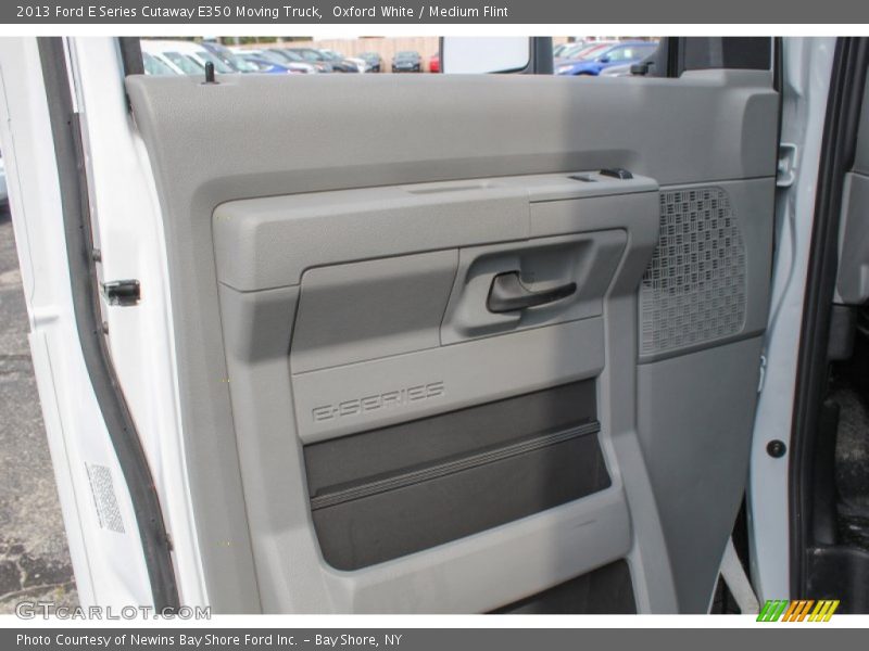Oxford White / Medium Flint 2013 Ford E Series Cutaway E350 Moving Truck