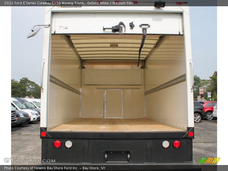 Oxford White / Medium Flint 2013 Ford E Series Cutaway E350 Moving Truck
