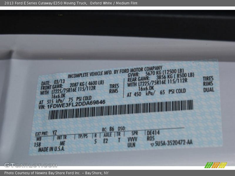 Oxford White / Medium Flint 2013 Ford E Series Cutaway E350 Moving Truck