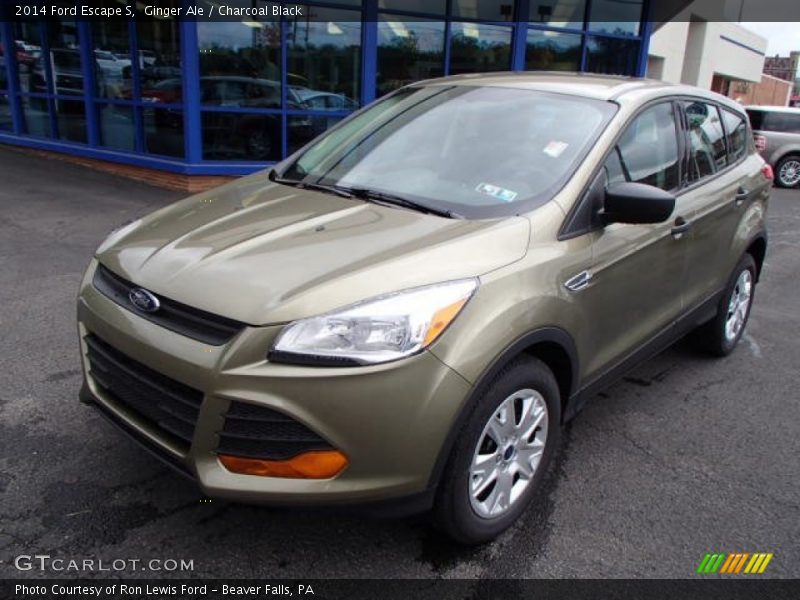 Front 3/4 View of 2014 Escape S