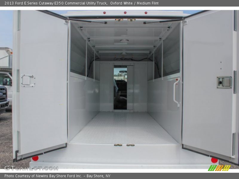 Oxford White / Medium Flint 2013 Ford E Series Cutaway E350 Commercial Utility Truck
