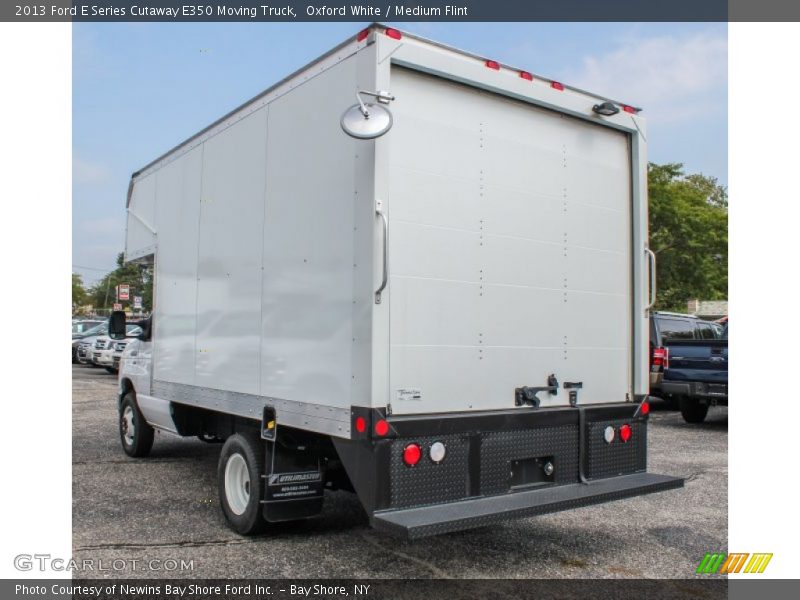 Oxford White / Medium Flint 2013 Ford E Series Cutaway E350 Moving Truck