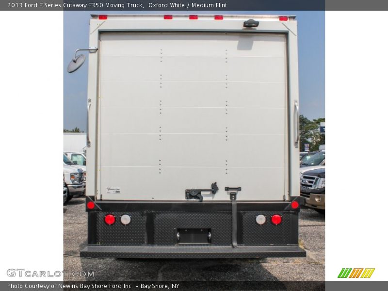 Oxford White / Medium Flint 2013 Ford E Series Cutaway E350 Moving Truck