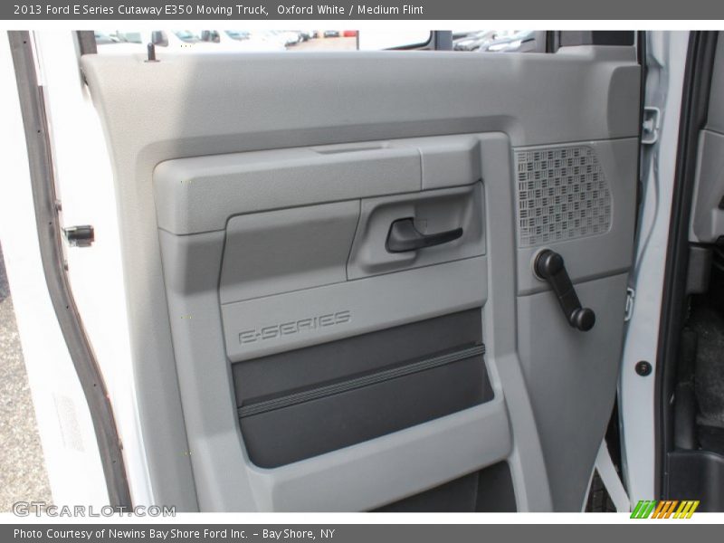 Oxford White / Medium Flint 2013 Ford E Series Cutaway E350 Moving Truck
