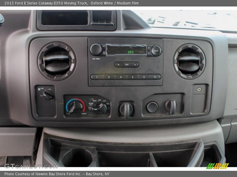 Oxford White / Medium Flint 2013 Ford E Series Cutaway E350 Moving Truck