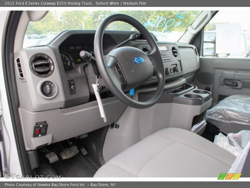 Oxford White / Medium Flint 2013 Ford E Series Cutaway E350 Moving Truck
