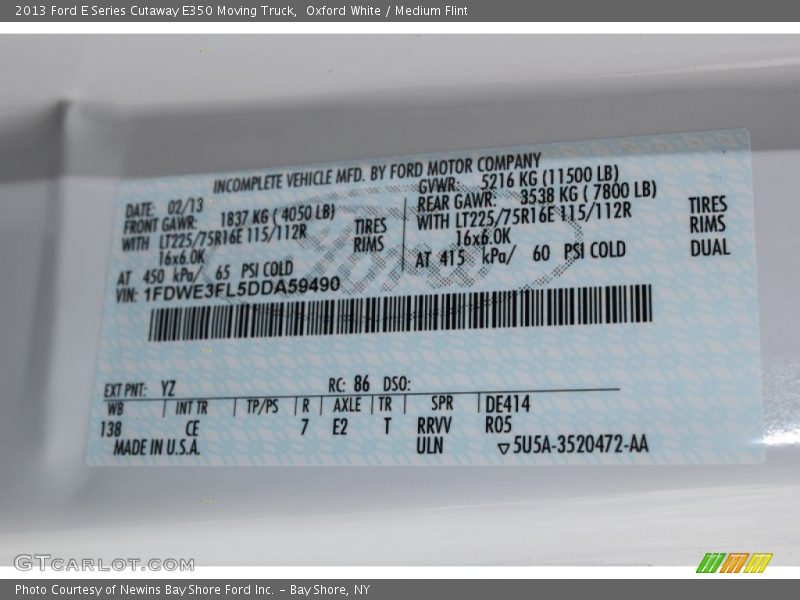 Oxford White / Medium Flint 2013 Ford E Series Cutaway E350 Moving Truck