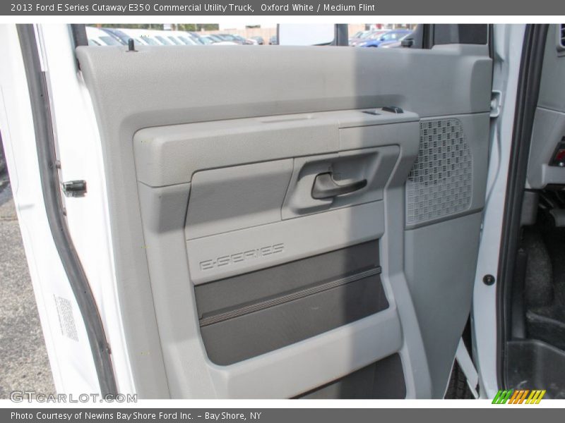 Oxford White / Medium Flint 2013 Ford E Series Cutaway E350 Commercial Utility Truck