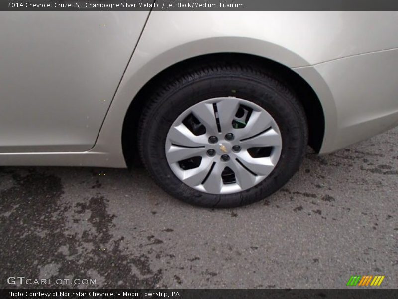 Champagne Silver Metallic / Jet Black/Medium Titanium 2014 Chevrolet Cruze LS