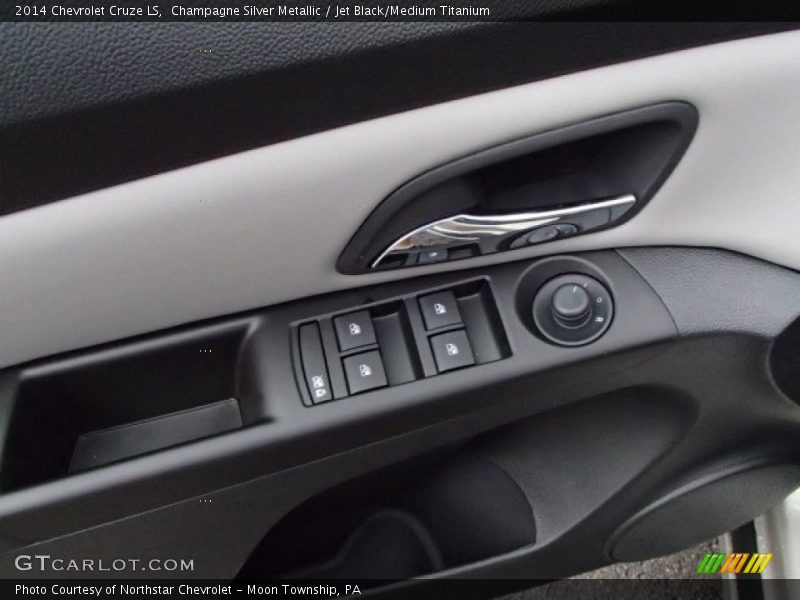 Champagne Silver Metallic / Jet Black/Medium Titanium 2014 Chevrolet Cruze LS