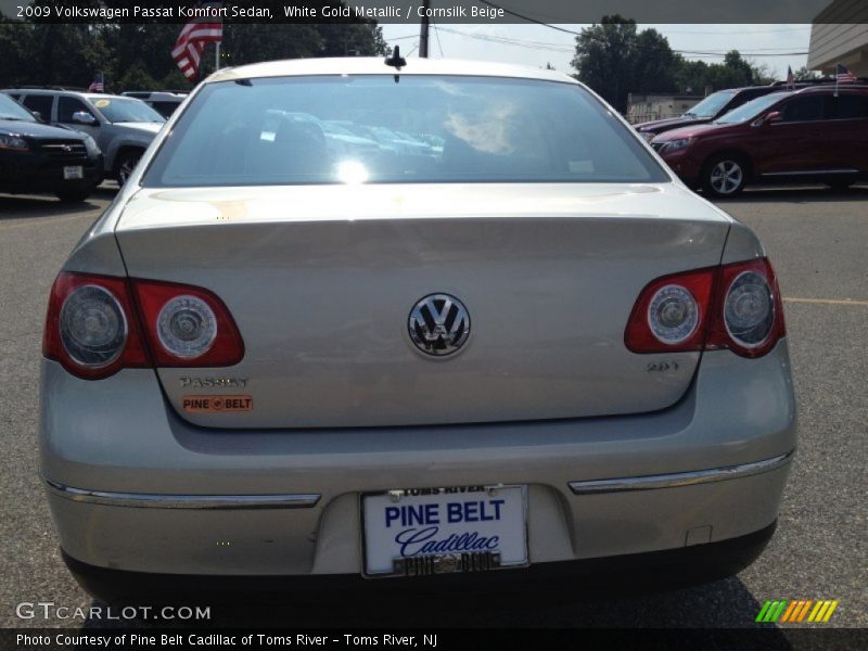 White Gold Metallic / Cornsilk Beige 2009 Volkswagen Passat Komfort Sedan