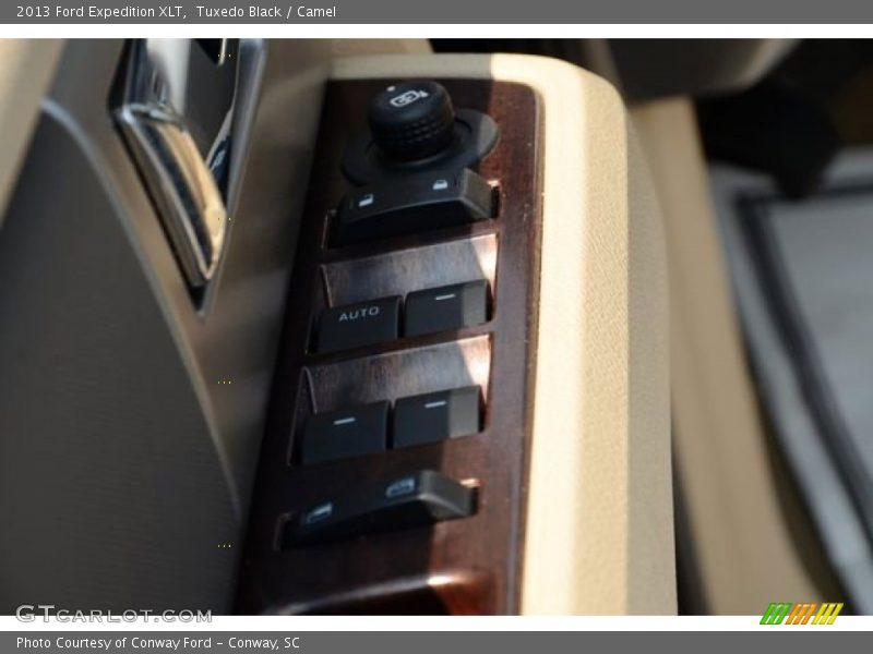 Tuxedo Black / Camel 2013 Ford Expedition XLT