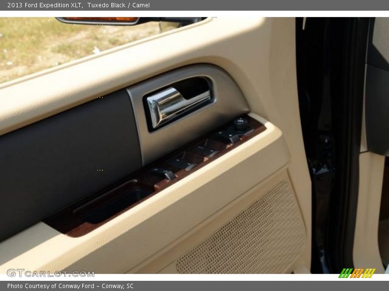 Tuxedo Black / Camel 2013 Ford Expedition XLT