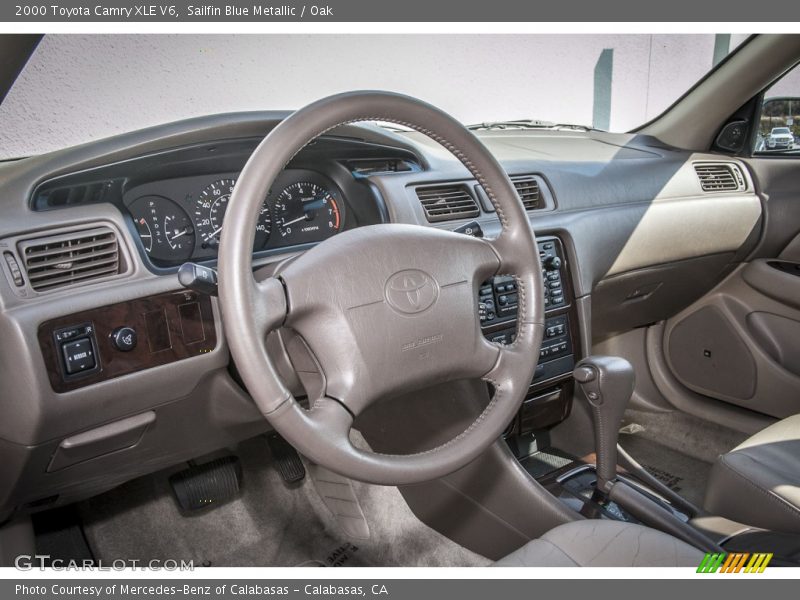 Dashboard of 2000 Camry XLE V6