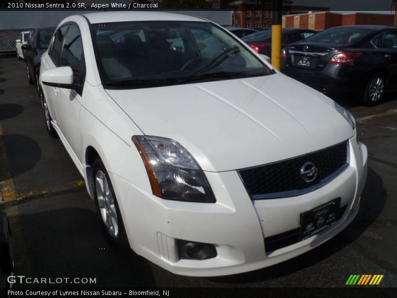 Aspen White / Charcoal 2010 Nissan Sentra 2.0 SR