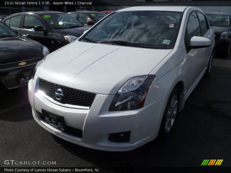 Aspen White / Charcoal 2010 Nissan Sentra 2.0 SR