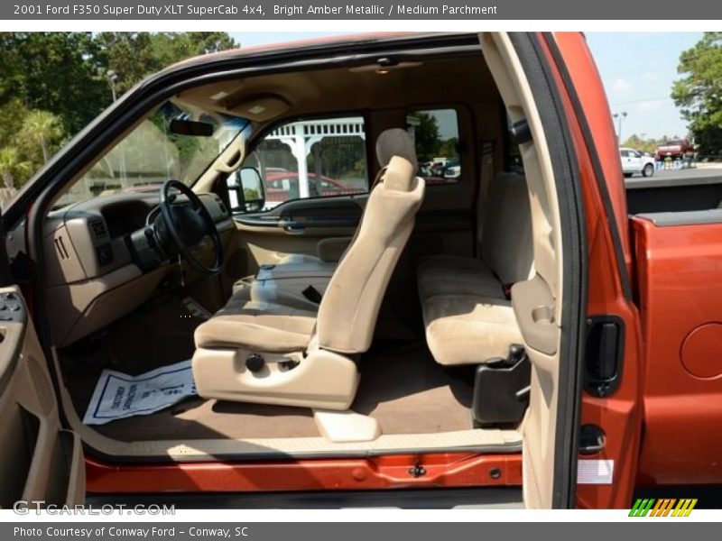 Bright Amber Metallic / Medium Parchment 2001 Ford F350 Super Duty XLT SuperCab 4x4