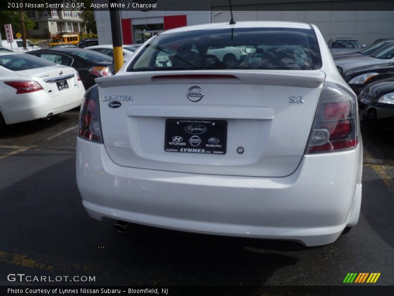 Aspen White / Charcoal 2010 Nissan Sentra 2.0 SR