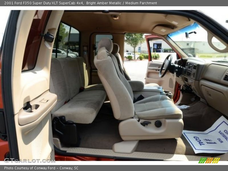 Bright Amber Metallic / Medium Parchment 2001 Ford F350 Super Duty XLT SuperCab 4x4