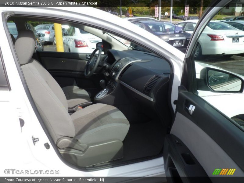 Aspen White / Charcoal 2010 Nissan Sentra 2.0 SR