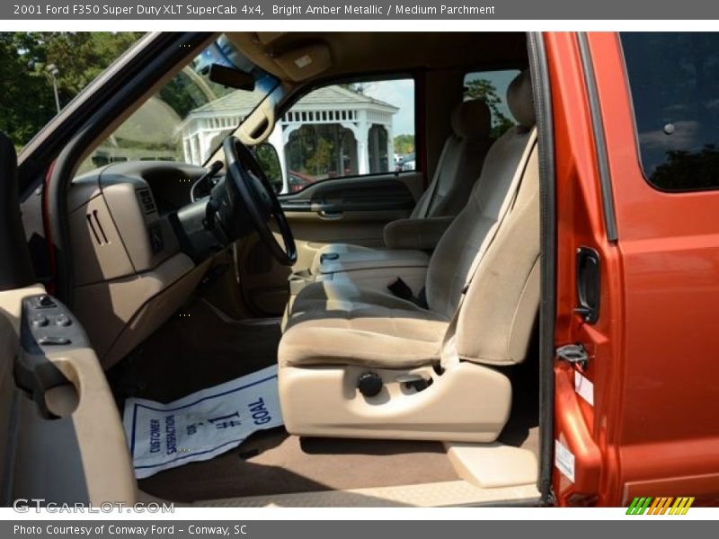 Bright Amber Metallic / Medium Parchment 2001 Ford F350 Super Duty XLT SuperCab 4x4