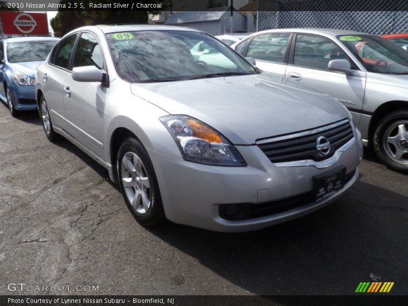 Radiant Silver / Charcoal 2010 Nissan Altima 2.5 S