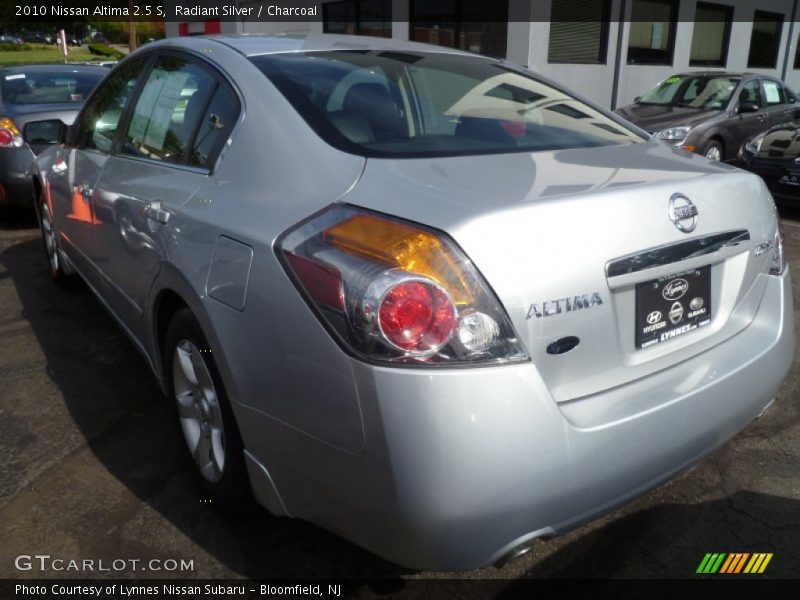 Radiant Silver / Charcoal 2010 Nissan Altima 2.5 S