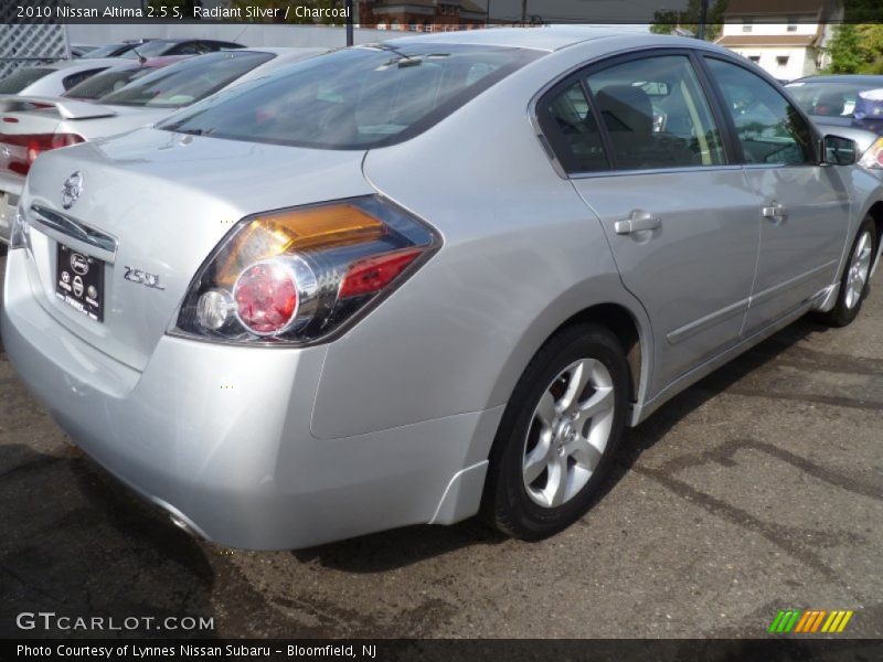Radiant Silver / Charcoal 2010 Nissan Altima 2.5 S