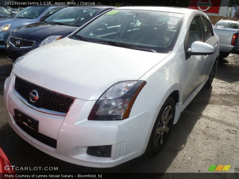 Aspen White / Charcoal 2011 Nissan Sentra 2.0 SR