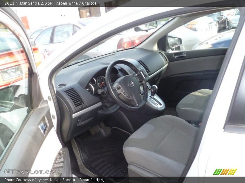 Aspen White / Charcoal 2011 Nissan Sentra 2.0 SR