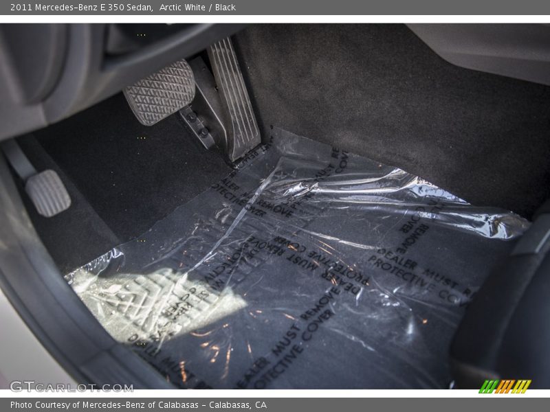 Arctic White / Black 2011 Mercedes-Benz E 350 Sedan