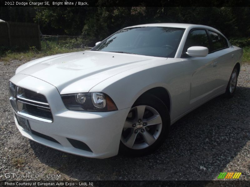 Bright White / Black 2012 Dodge Charger SE