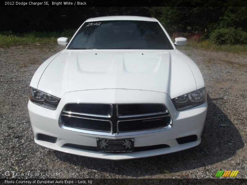 Bright White / Black 2012 Dodge Charger SE