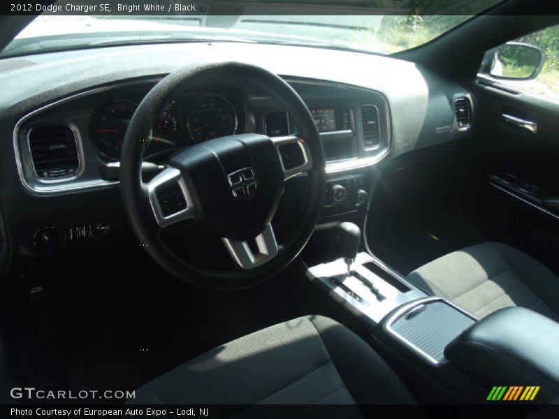 Bright White / Black 2012 Dodge Charger SE