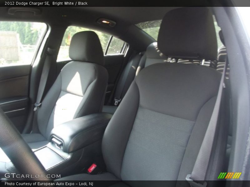 Bright White / Black 2012 Dodge Charger SE