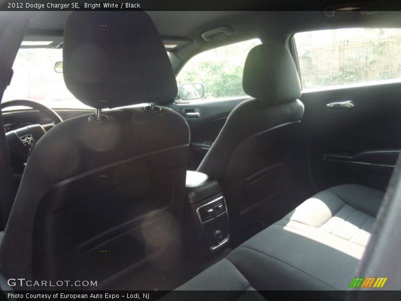 Bright White / Black 2012 Dodge Charger SE