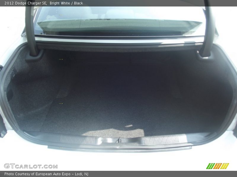 Bright White / Black 2012 Dodge Charger SE