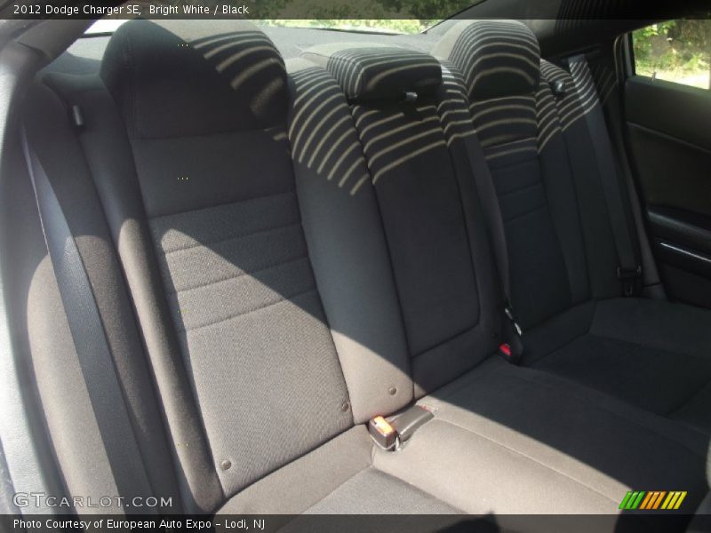 Bright White / Black 2012 Dodge Charger SE