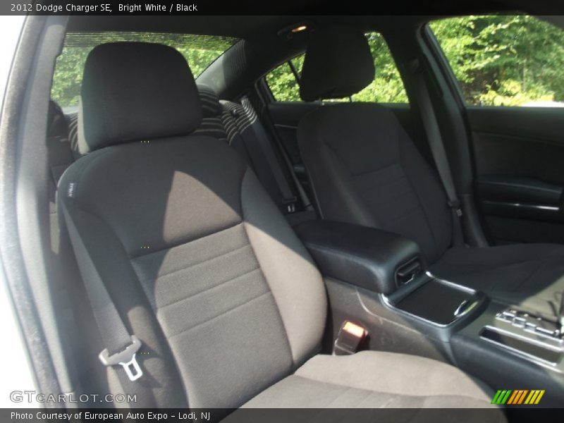 Bright White / Black 2012 Dodge Charger SE