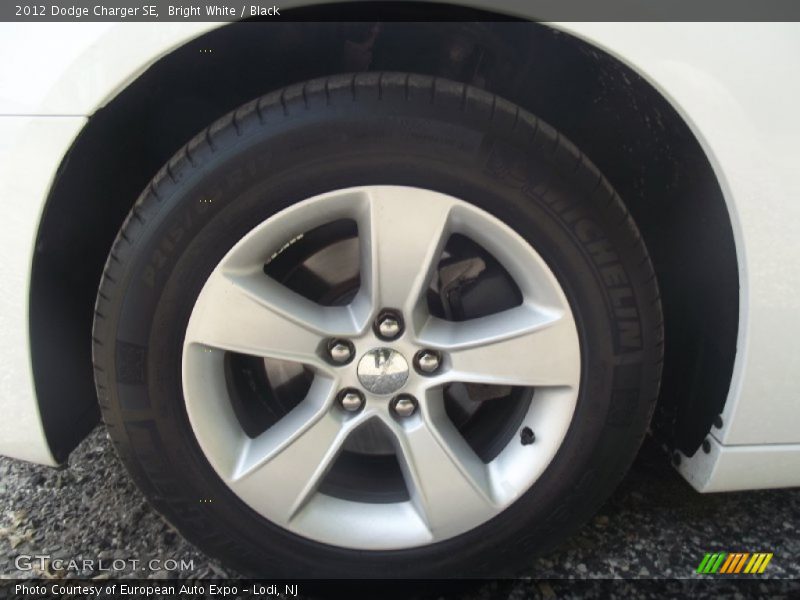 Bright White / Black 2012 Dodge Charger SE