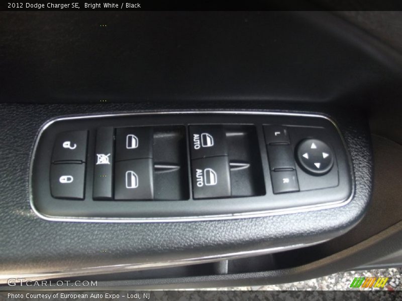 Bright White / Black 2012 Dodge Charger SE