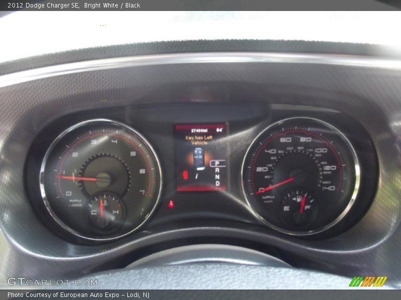 Bright White / Black 2012 Dodge Charger SE