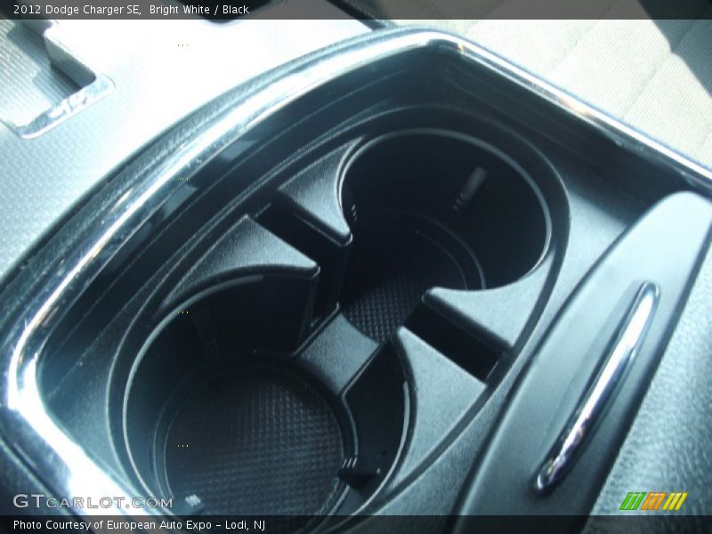 Bright White / Black 2012 Dodge Charger SE