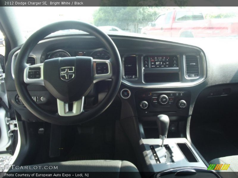 Bright White / Black 2012 Dodge Charger SE