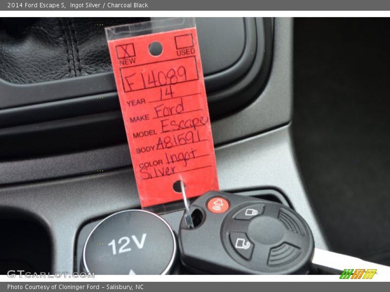 Ingot Silver / Charcoal Black 2014 Ford Escape S