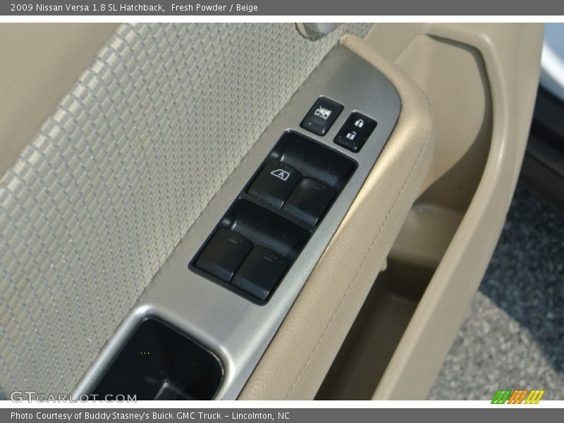 Fresh Powder / Beige 2009 Nissan Versa 1.8 SL Hatchback
