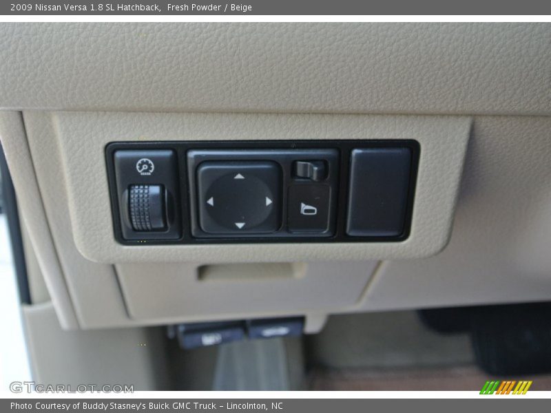 Fresh Powder / Beige 2009 Nissan Versa 1.8 SL Hatchback