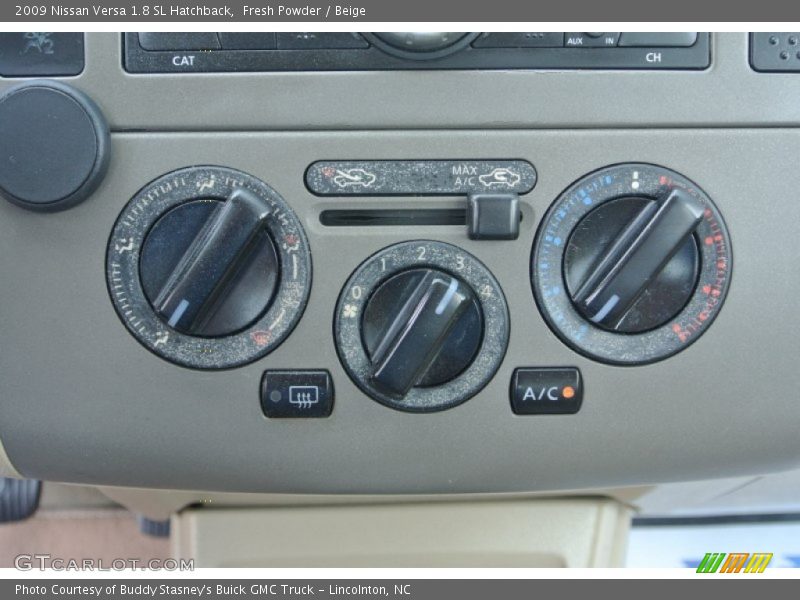 Fresh Powder / Beige 2009 Nissan Versa 1.8 SL Hatchback