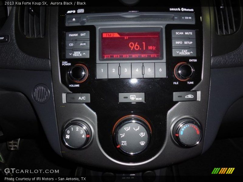 Controls of 2013 Forte Koup SX